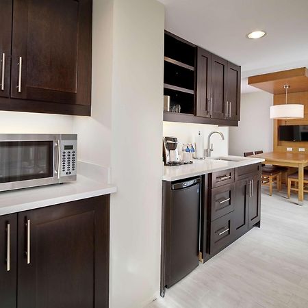 Doubletree By Hilton Edmonton Downtown Hotel Luaran gambar