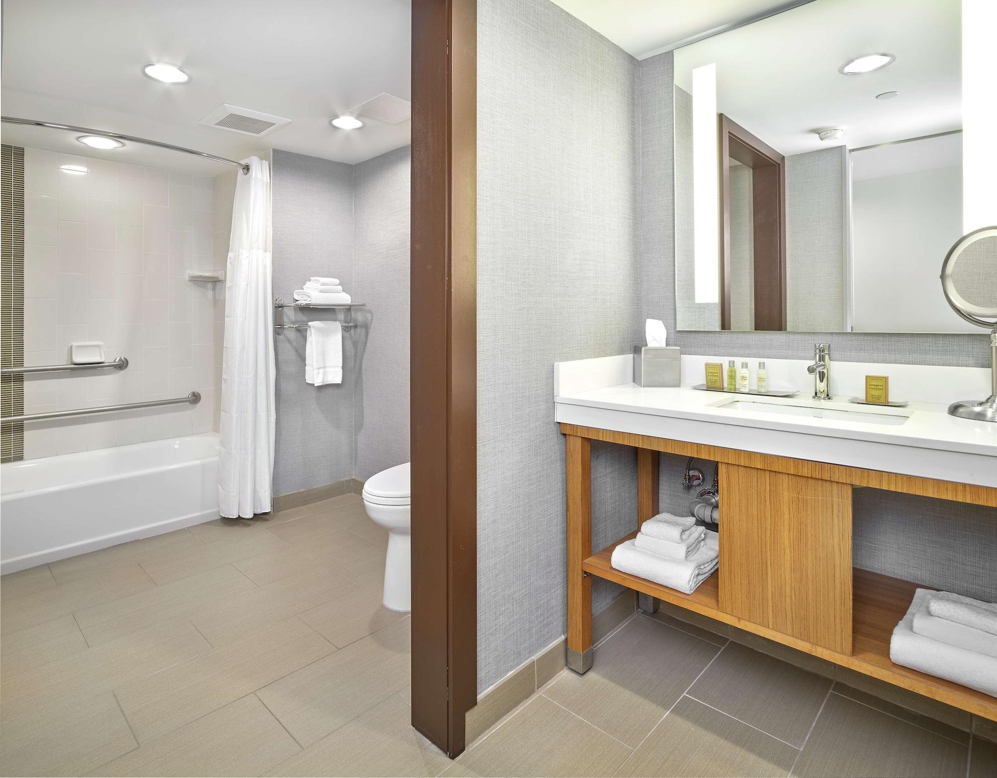 Doubletree By Hilton Edmonton Downtown Hotel Luaran gambar