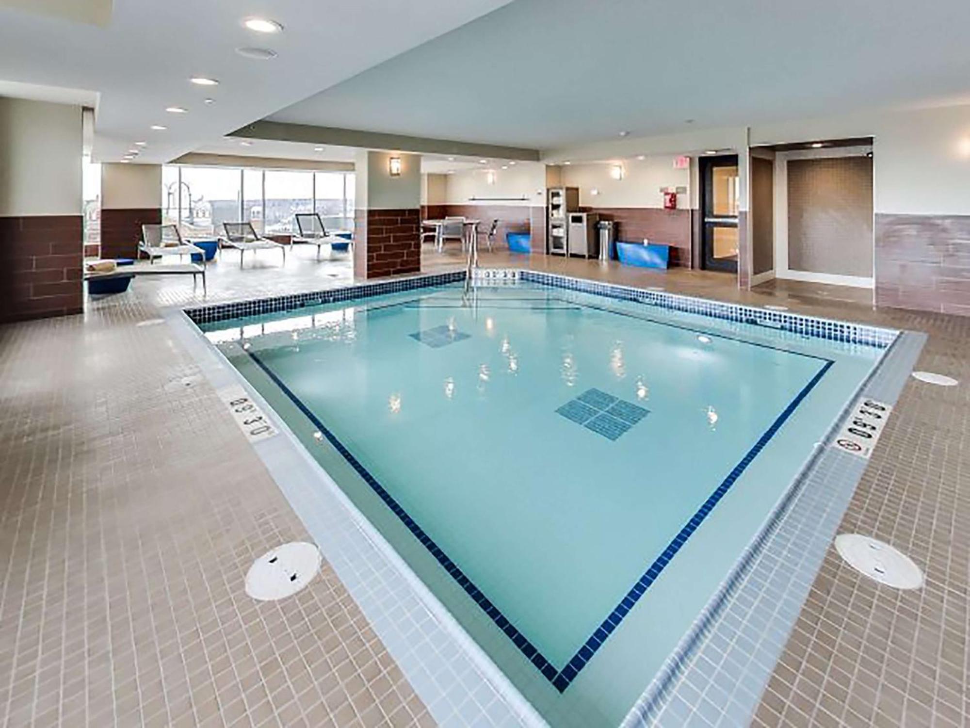 Doubletree By Hilton Edmonton Downtown Hotel Luaran gambar