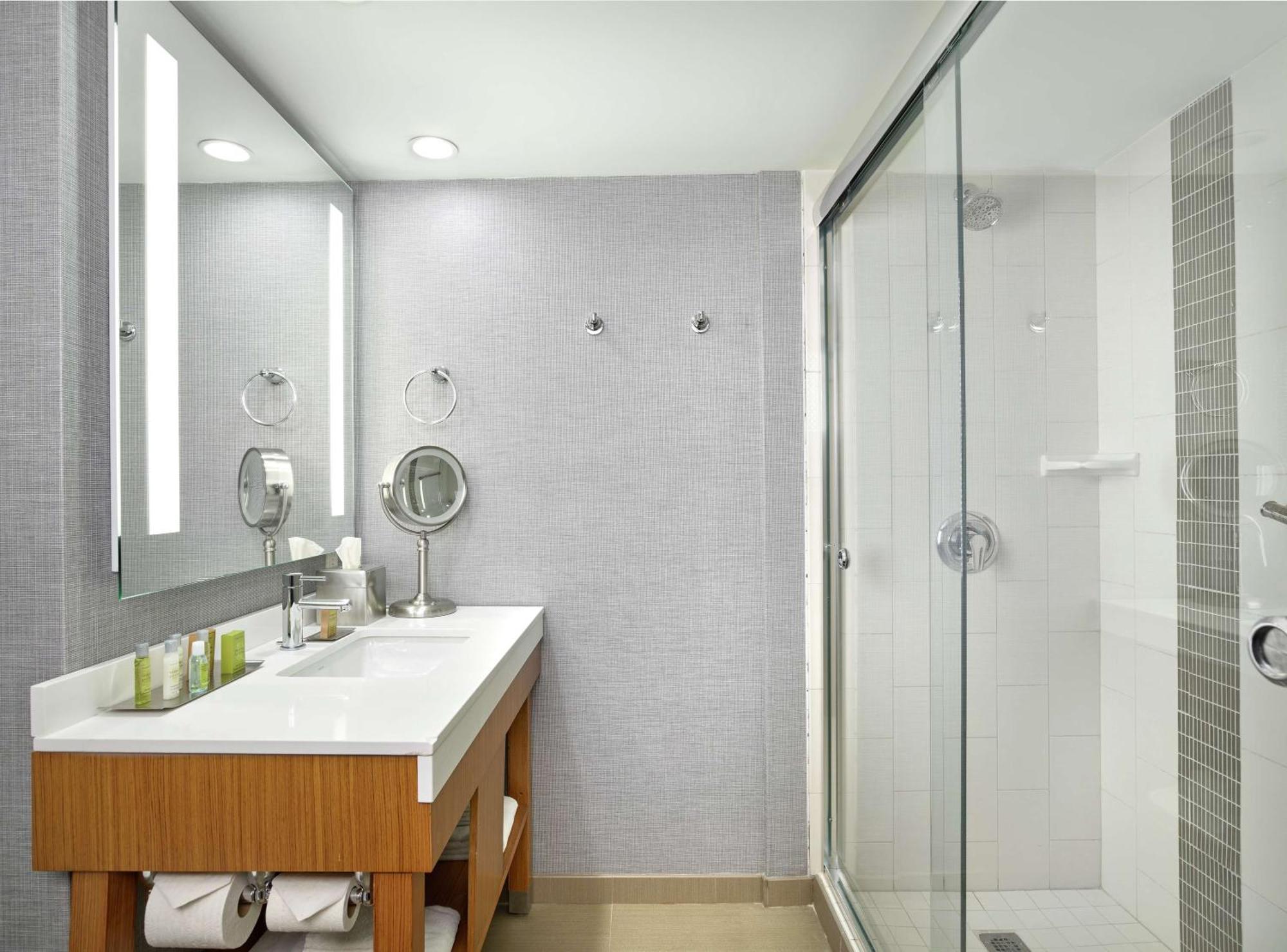 Doubletree By Hilton Edmonton Downtown Hotel Luaran gambar