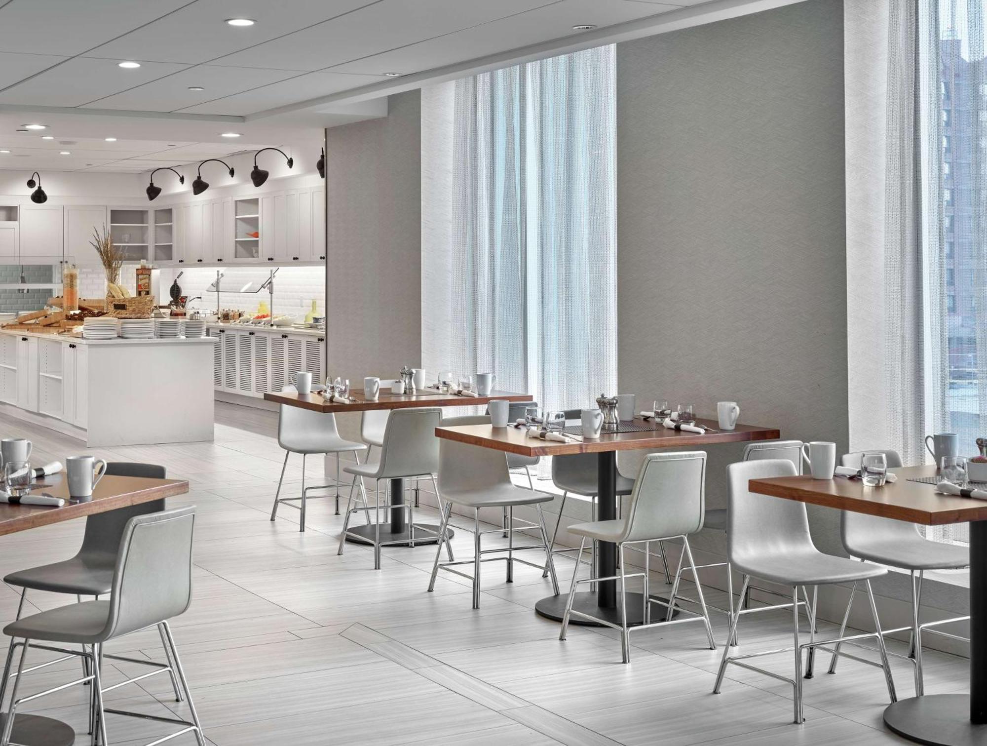 Doubletree By Hilton Edmonton Downtown Hotel Luaran gambar