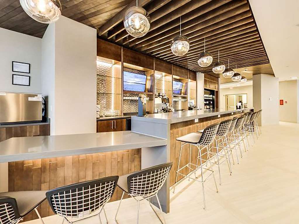Doubletree By Hilton Edmonton Downtown Hotel Restoran gambar